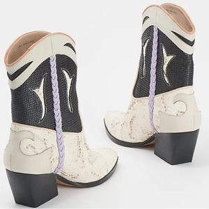Dolce Vita Loral Boots - Black & White